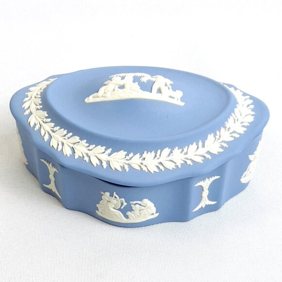 Wedgwood Vintage Trinket Box Jasperware Cupids Angels Pegasus England 1940’s - Picture 5 of 11